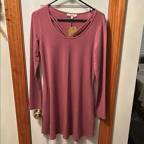 NWT- Elegant Mauve Long Sleeve Dress with pockets- by Andrew by Unit
Size Small - Picture 1 of 7